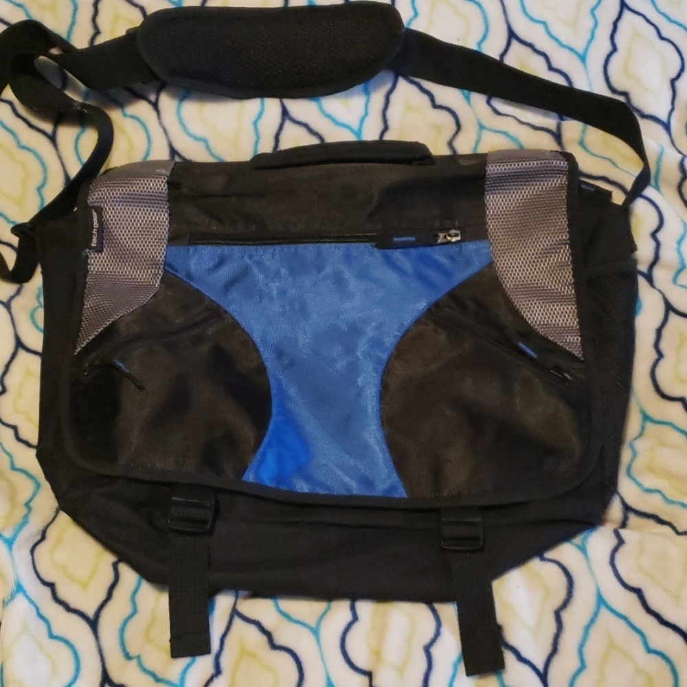 Tech Gear 16 in. Wide laptop bag